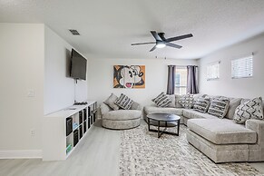 10 Mi to Wdw: Family Home w/ Game Room & Pool!