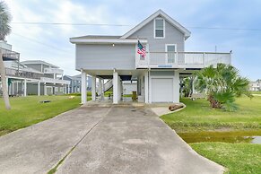1 Block to Beach: Family Retreat in Galveston!