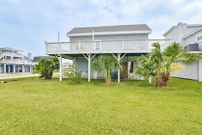 1 Block to Beach: Family Retreat in Galveston!