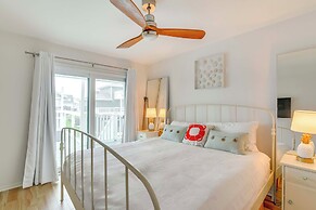 1 Block to Beach: Family Retreat in Galveston!