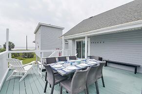 1 Block to Beach: Family Retreat in Galveston!