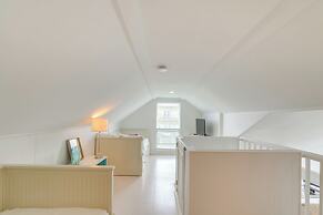 1 Block to Beach: Family Retreat in Galveston!