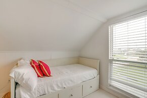 1 Block to Beach: Family Retreat in Galveston!