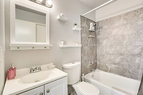 4 Mi to Dtwn: Gem w/ Pool Access & Patio in Austin