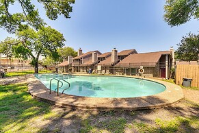4 Mi to Dtwn: Gem w/ Pool Access & Patio in Austin