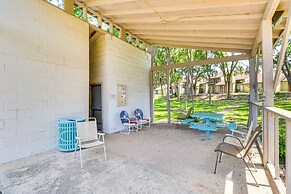 4 Mi to Dtwn: Gem w/ Pool Access & Patio in Austin