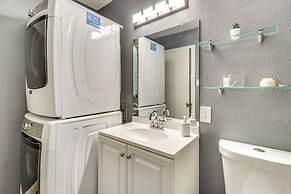 4 Mi to Dtwn: Gem w/ Pool Access & Patio in Austin