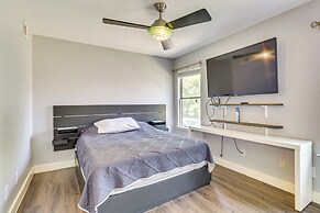 4 Mi to Dtwn: Gem w/ Pool Access & Patio in Austin