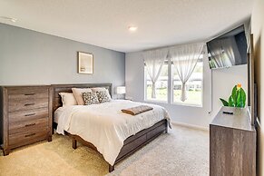 7 Mi to European Village: Pond-front Townhome!