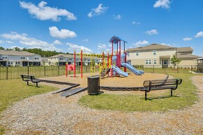 7 Mi to European Village: Pond-front Townhome!