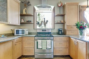 Walkable Apt in Carbondale: 'luxury Artist's Loft'