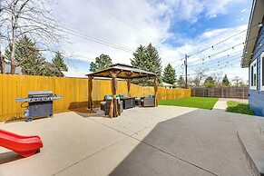 1 Mi to Attractions: Getaway w/ Mtn Views!