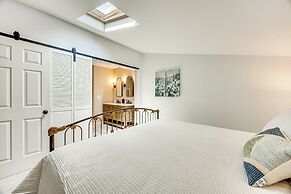 1 Mi to Attractions: Getaway w/ Mtn Views!