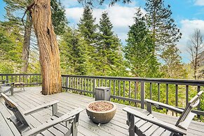 2 Mi to Lake Arrowhead: Treetop Retreat w/ Deck