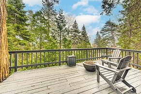 2 Mi to Lake Arrowhead: Treetop Retreat w/ Deck
