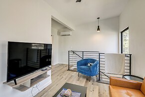 2 Blocks to Delano District: Modern Tiny Home!