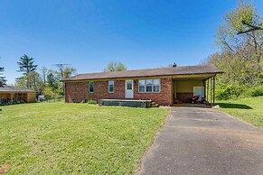 5 Mi to Chatuge Lake: Hayesville Hideaway!