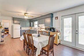 5 Mi to Chatuge Lake: Hayesville Hideaway!