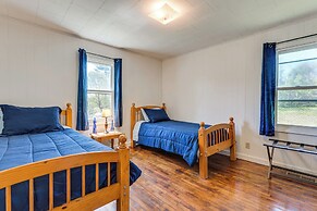 5 Mi to Chatuge Lake: Hayesville Hideaway!