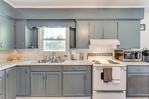 5 Mi to Chatuge Lake: Hayesville Hideaway!