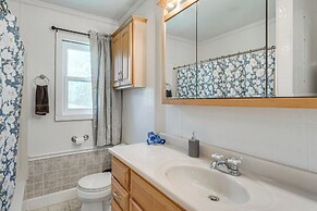 5 Mi to Chatuge Lake: Hayesville Hideaway!