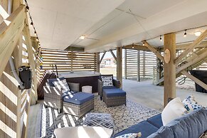 Hot Tub & Ocean Views: Kitty Hawk Haven!