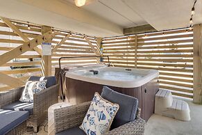 Hot Tub & Ocean Views: Kitty Hawk Haven!
