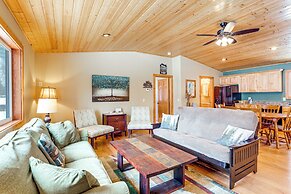 Private Dock, BBQ Ready: Lakefront Fifield Home!
