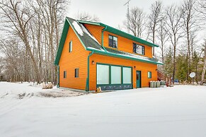 Private Dock, BBQ Ready: Lakefront Fifield Home!