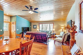 Private Dock, BBQ Ready: Lakefront Fifield Home!