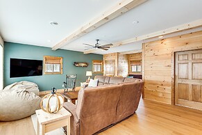 Private Dock, BBQ Ready: Lakefront Fifield Home!
