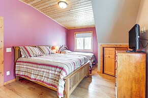 Private Dock, BBQ Ready: Lakefront Fifield Home!