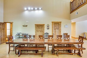 Spacious Group Getaway Near Cumberland River!