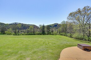 Spacious Group Getaway Near Cumberland River!
