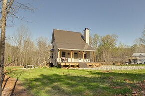 4 Mi to Lake Barkley: Pet-friendly Home w/ Hot Tub