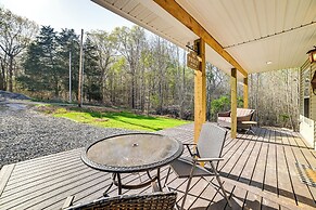4 Mi to Lake Barkley: Pet-friendly Home w/ Hot Tub