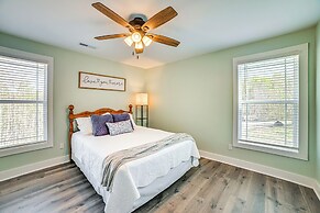 4 Mi to Lake Barkley: Pet-friendly Home w/ Hot Tub