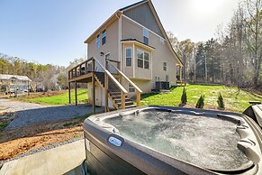 4 Mi to Lake Barkley: Pet-friendly Home w/ Hot Tub