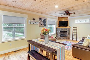 On Farm: Charming Hendersonville Retreat!