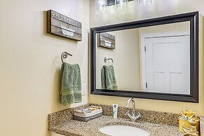 On Farm: Charming Hendersonville Retreat!