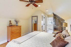 On Farm: Charming Hendersonville Retreat!