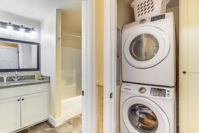 On Farm: Charming Hendersonville Retreat!