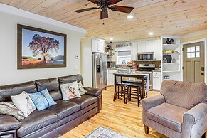 On Farm: Charming Hendersonville Retreat!
