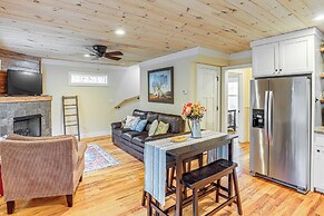 On Farm: Charming Hendersonville Retreat!