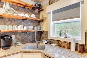 On Farm: Charming Hendersonville Retreat!