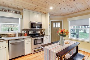 On Farm: Charming Hendersonville Retreat!