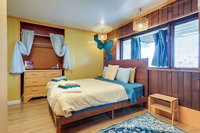 Walk to Trails: Artsy Mtn-view Getaway in Vernon!