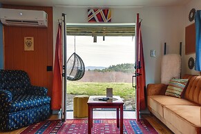 Walk to Trails: Artsy Mtn-view Getaway in Vernon!