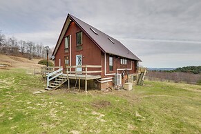 Walk to Trails: Artsy Mtn-view Getaway in Vernon!