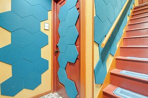 Walk to Trails: Artsy Mtn-view Getaway in Vernon!